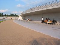 Berlin-Mitte-Ludwig-Erhard-Ufer-20040801-69.jpg