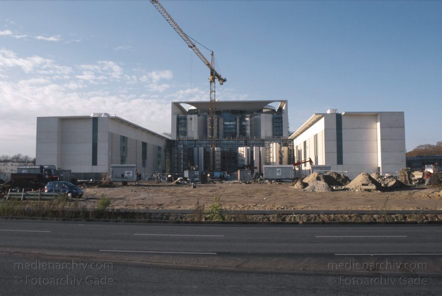 Berlin. Tiergarten. Baustelle: Deutscher Bundestag
10. Dezember 2000. Berlin. Mitte. Tiergarten. Baustelle: Deutscher Bundestag. (Sitzungssäle. Verwaltung. Abgeordnetenbüros. Fraktionen)
Schlüsselwörter: Berlin;Bundestag;Deutschland;Germany;Kanzleramt;Mitte;Regierungsviertel;2000;Tiergarten