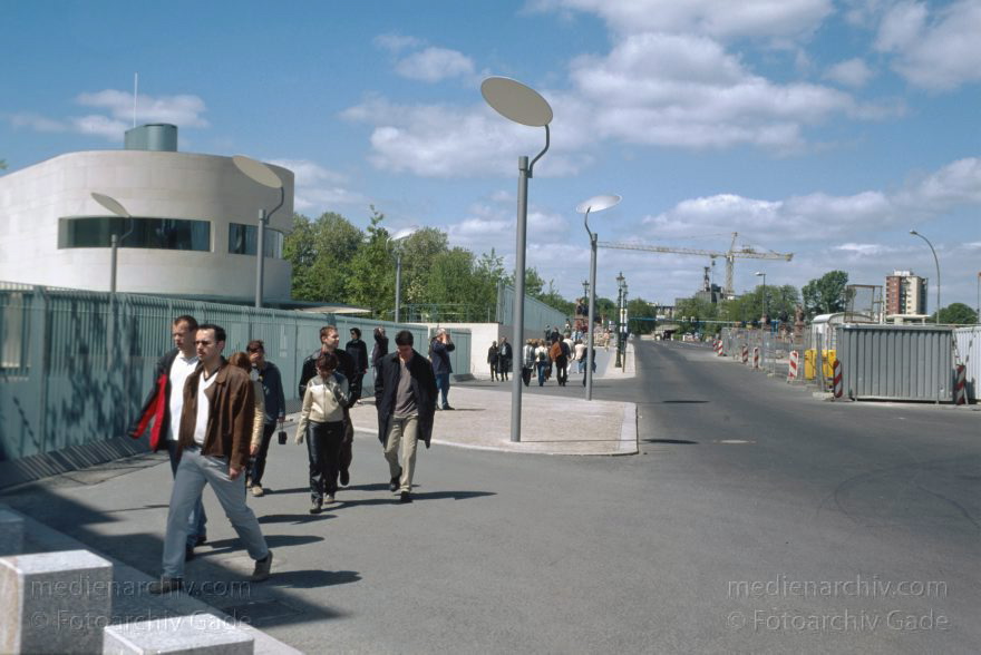 Berlin. Tiergarten. Bundeskanzleramt.
20. Mai 2001. Berlin. Tiergarten (Mitte). Bundeskanzleramt.
Schlüsselwörter: Berlin;Bundeskanzleramt;Deutschland;Germany;Kanzleramt;Mitte;Regierungsviertel;2001;Tiergarten