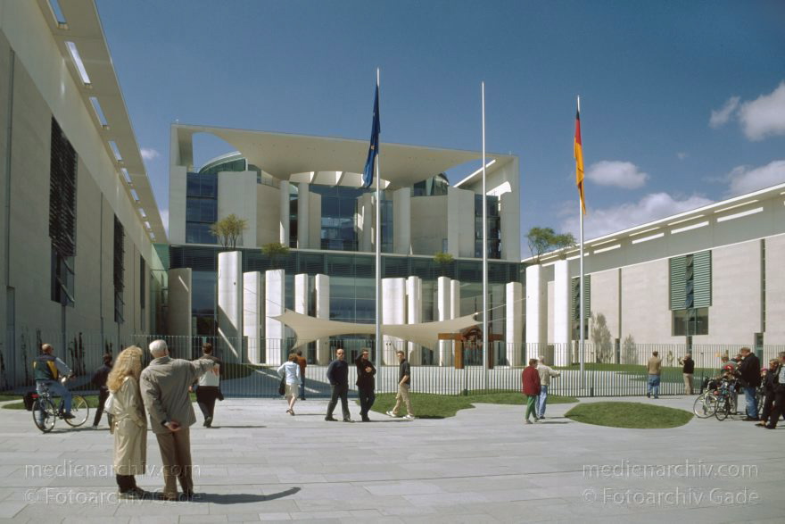 Berlin. Tiergarten. Bundeskanzleramt.
20. Mai 2001. Berlin. Tiergarten (Mitte). Bundeskanzleramt.
Schlüsselwörter: Berlin;Bundeskanzleramt;Deutschland;Germany;Kanzleramt;Mitte;Regierungsviertel;2001;Tiergarten