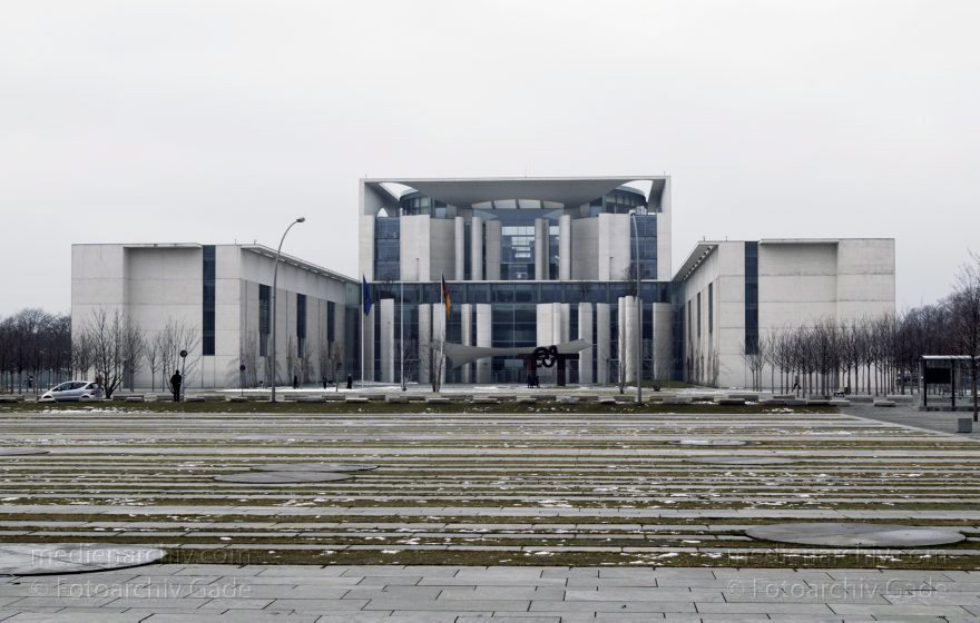 Berlin. Tiergarten. Bundeskanzleramt.
21. 2. 2005. Berlin. Mitte. Regierungsviertel. Tiergarten. Bundeskanzleramt.
Schlüsselwörter: Berlin;Bundeskanzleramt;Deutschland;Germany;Kanzleramt;Mitte;Regierungsviertel;2005;Tiergarten