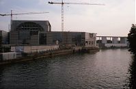 Berlin-Mitte-Regierungsviertel-Kanzleramt-199909-02.jpg