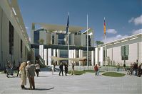 Berlin-Mitte-Regierungsviertel-Kanzleramt-20010520-23b.jpg