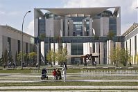 Berlin-Mitte-Regierungsviertel-Kanzleramt-20050516-25.jpg
