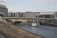 Berlin-Mitte-Regierungsviertel-Kronprinzenbruecke-20050522-35.jpg