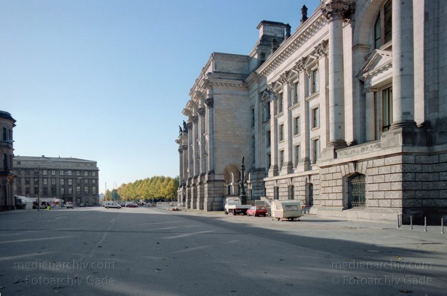 Berlin. Reichstag. Zukünftiges Regierungsviertel
17.10.1994. Berlin. Mitte. Tiergarten. Reichstag. Zukünftiges Regierungsviertel
Schlüsselwörter: Berlin;Deutschland;Germany;Mitte;Reichstag;1994;Tiergarten