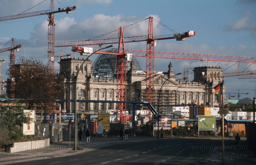 Berlin. Baustelle im Reichstag
Oktober 1998. Berlin. Mitte. Tiergarten. Baustelle im Regierungsviertel. Reichstag
Schlüsselwörter: Berlin;Deutschland;Germany;Mitte;Regierungsviertel;Reichstag;1998;Tiergarten