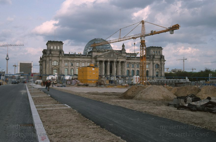 Berlin. Baustelle Reichstag
18. 4. 1999. Berlin. Mitte. Tiergarten. Regierungsviertel. Baustelle Reichstag
Schlüsselwörter: Berlin;Bundestag;Deutschland;Germany;Mitte;Regierungsviertel;Reichstag;1999;Tiergarten