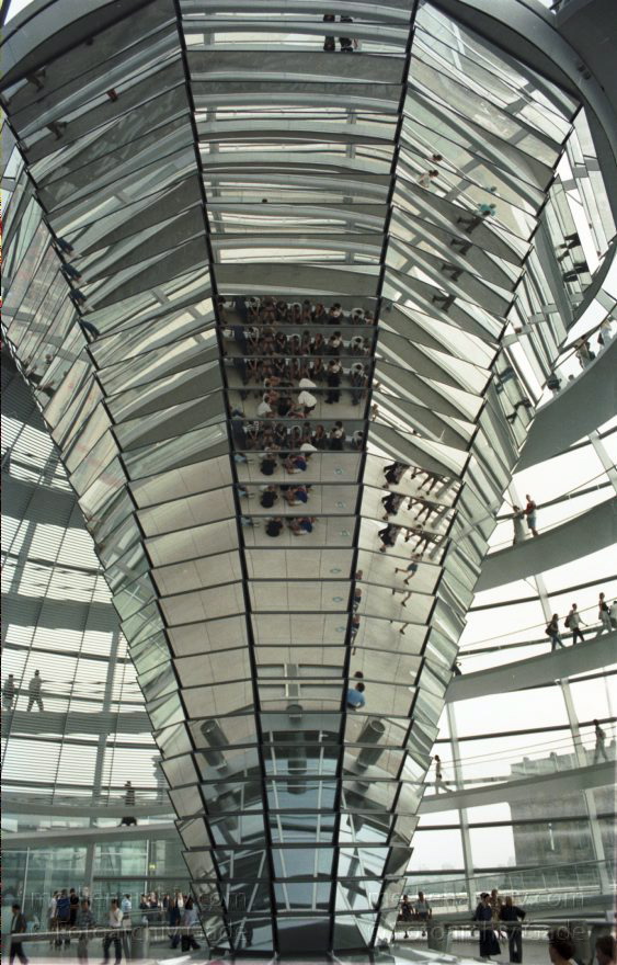 Berlin. Reichstagskuppel
Juli 1999. Berlin. Mitte. Tiergarten. Regierungsviertel. Reichstagskuppel
Schlüsselwörter: Berlin;Deutschland;Germany;Kuppel;Mitte;Regierungsviertel;Reichstag;1999;Tiergarten