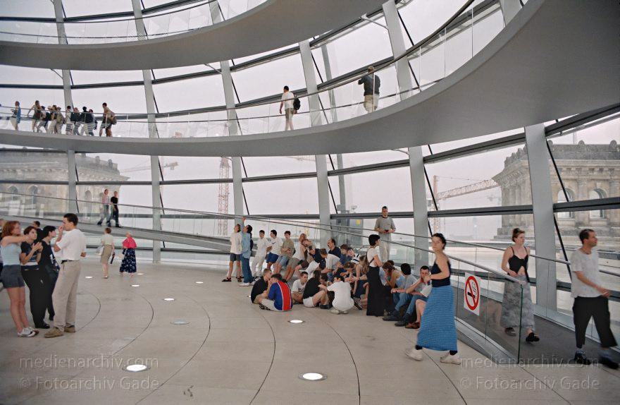 Berlin. Reichstagskuppel
Juli 1999. Berlin. Mitte. Tiergarten. Regierungsviertel. Reichstagskuppel
Schlüsselwörter: Berlin;Deutschland;Germany;Kuppel;Mitte;Regierungsviertel;Reichstag;1999;Tiergarten