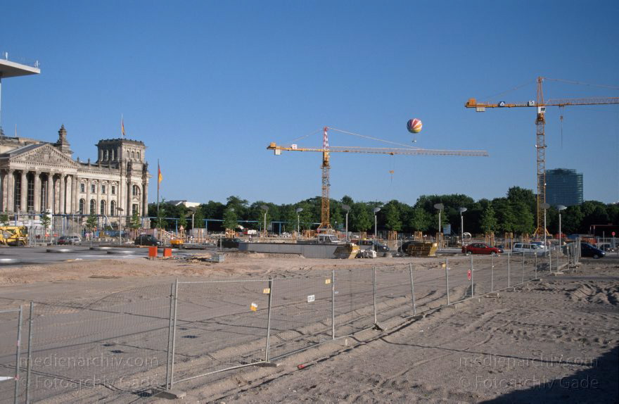 Berlin. Regierungsviertel
14. Mai 2000. Berlin. Mitte. Tiergarten. Regierungsviertel
Schlüsselwörter: Berlin;Deutschland;Germany;Mitte;Regierungsviertel;Reichstag;2000;Tiergarten