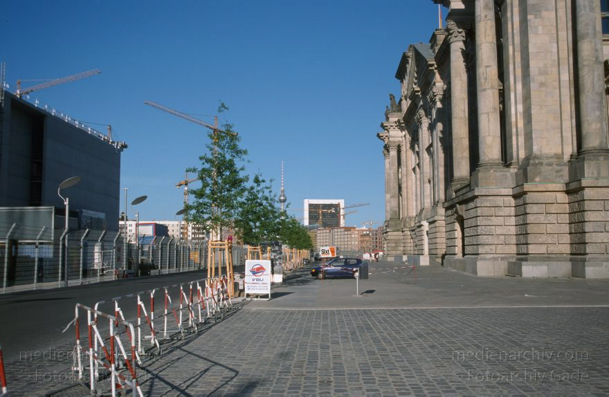 Berlin. Reichstag
14. Mai 2000. Berlin. Mitte. Tiergarten. Regierungsviertel. Reichstag
Schlüsselwörter: Berlin;Deutschland;Germany;Mitte;Regierungsviertel;Reichstag;2000;Tiergarten