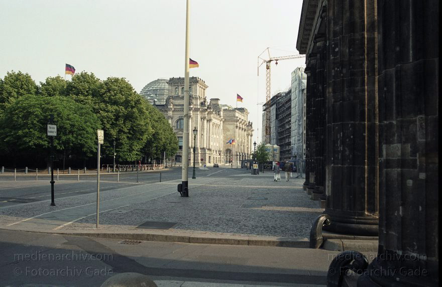 Berlin. Regierungsviertel
Juni 2000. Berlin. Mitte. Tiergarten. Regierungsviertel
Schlüsselwörter: Berlin;Deutschland;Germany;Mitte;Regierungsviertel;Reichstag;2000;Tiergarten