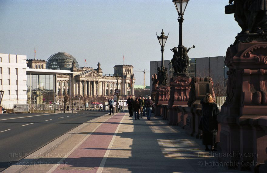 Berlin. Moltkebrücke. Reichstag
15. 3. 2003. Berlin. Mitte. Regierungsviertel. Moltkebrücke. Reichstag
Schlüsselwörter: Berlin;Deutschland;Germany;Mitte;Moltkebrücke;Regierungsviertel;Reichstag;2003;Tiergarten