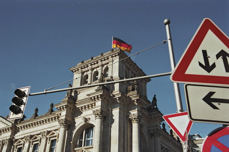 Berlin. Reichstag
Oktober 2003. Berlin. Mitte. Tiergarten. Regierungsviertel. Reichstag
Schlüsselwörter: Berlin;Deutschland;Germany;Mitte;Regierungsviertel;Reichstag;2003;Tiergarten