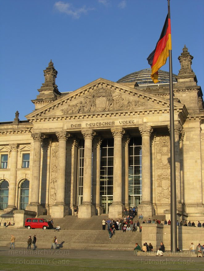 Berlin. Reichstag. Deutsche Flagge. Bundestag.
12. 09. 2004. Berlin. Mitte. Regierungsviertel. Reichstag. Deutsche Flagge. Bundestag.
Schlüsselwörter: Berlin;Deutschland;Germany;Mitte;Regierungsviertel;Reichstag;2004;Tiergarten