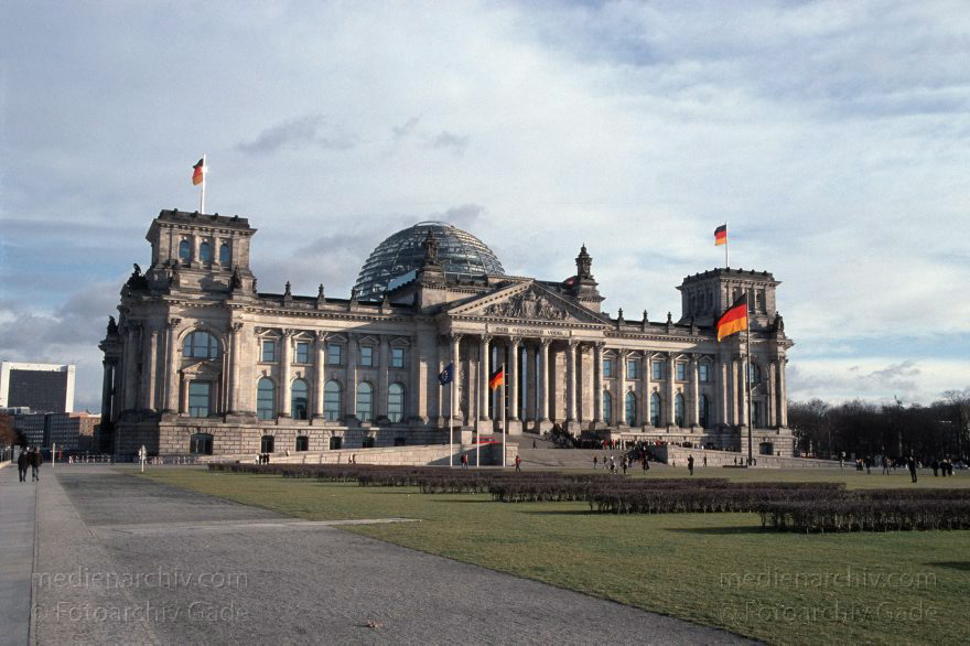 Berlin. Reichstag. Bundestag. Bundestag.
23. 1. 2005. Mitte. Reichstag. Bundestag. Tiergarten. Bundestag.
Schlüsselwörter: Berlin;Bundestag;Deutschland;Germany;Mitte;Reichstag;2005;Tiergarten