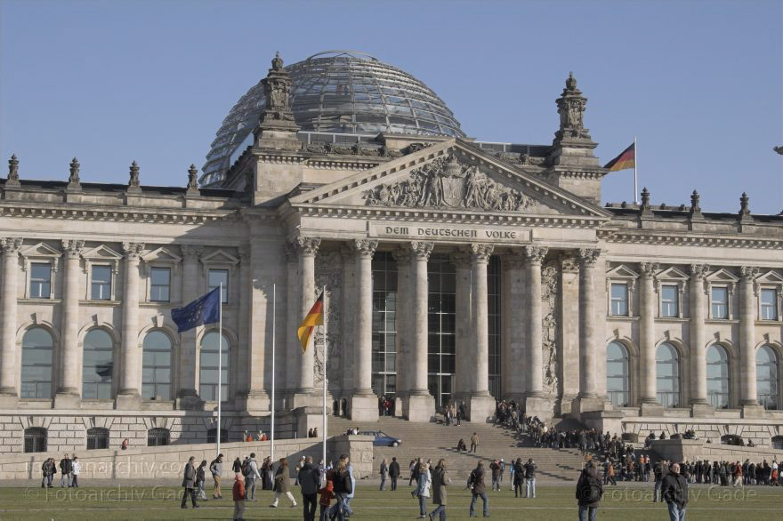 Berlin. Reichstag. Bundestag
18. Februar 2007. Berlin. Mitte. Tiergarten. Regierungsviertel. Reichstag. Bundestag.
Schlüsselwörter: Berlin;Bundestag;Deutschland;Germany;Mitte;Regierungsviertel;Reichstag;2007;Tiergarten