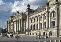 Dateiname=Berlin-Mitte-Regierungsviertel-Reichstag-20050731-18.jpg
Dateigröße=263KB
Abmessungen: 880x607
hinzugefügt am: 04. Januar 2016 Berlin-Mitte-Regierungsviertel-Reichstag-20050731-18.jpg