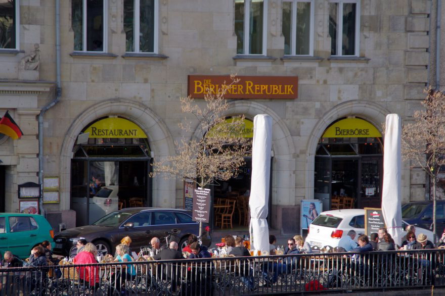 Berlin. Mitte. Schiffbauerdamm. Ständige Vertretung
20. 3. 2014. Berlin. Mitte. Schiffbauerdamm. Ständige Vertretung. Stäv. Restaurant
Schlüsselwörter: Berlin;Germany;Mitte;Restaurant;Schiffbauerdamm;2014;Ständige Vertretung;Mitte