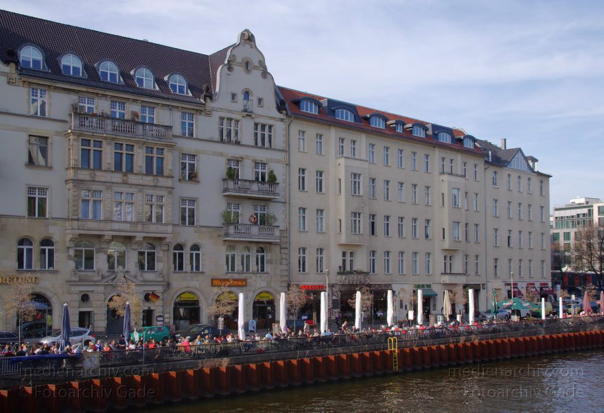 Berlin. Mitte. Schiffbauerdamm. Ständige Vertretung
20. 3. 2014. Berlin. Mitte. Schiffbauerdamm. Ständige Vertretung. Stäv. Restaurant
Schlüsselwörter: Berlin;Fluss;Germany;Mitte;Restaurant;Schiffbauerdamm;Spree;2014;Ständige Vertretung;Mitte