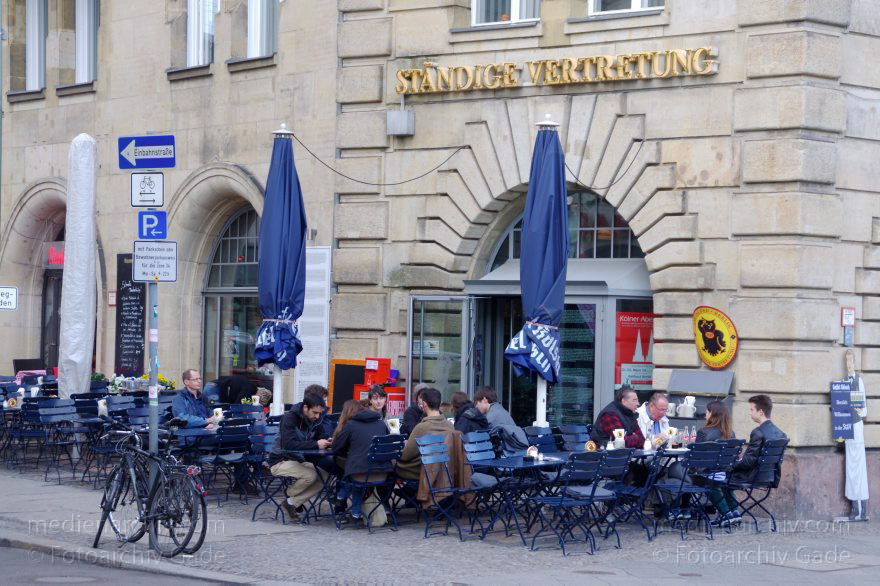 Berlin. Mitte. Schiffbauerdamm. Ständige Vertretung
20. 3. 2014. Berlin. Mitte. Schiffbauerdamm. Ständige Vertretung. Stäv. Restaurant
Schlüsselwörter: Berlin;Germany;Mitte;Restaurant;Schiffbauerdamm;2014;Ständige Vertretung;Mitte