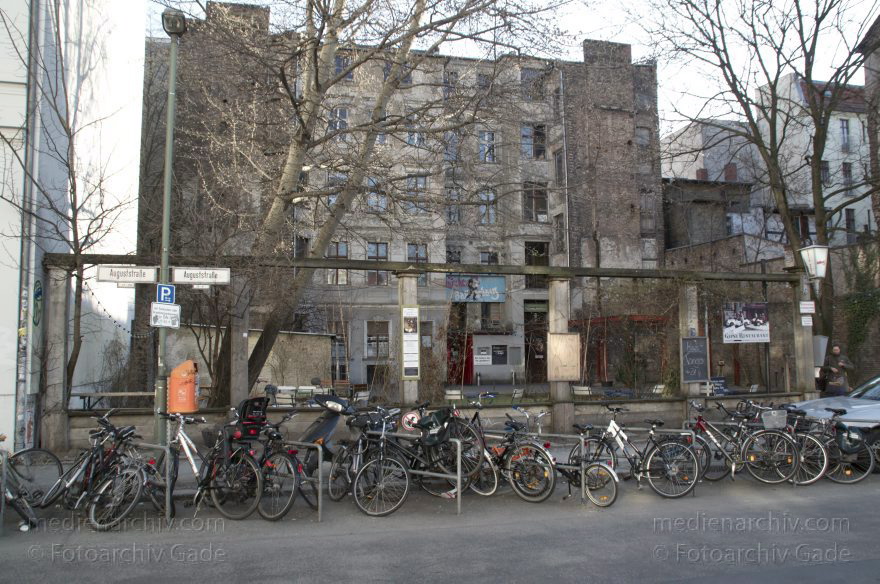 Berlin. Auguststraße
6. 3. 2012. Berlin. Mitte. Auguststraße
Schlüsselwörter: Auguststraße;Berlin;Deutschland;Germany;Mitte;Scheunenviertel;2012;Spandauer Vorstadt