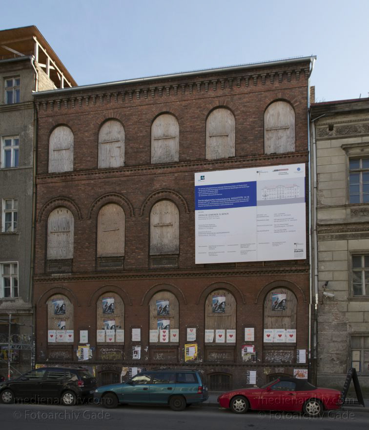 Berlin. Auguststraße
6. 3. 2012. Berlin. Mitte. Auguststraße
Schlüsselwörter: Auguststraße;Berlin;Deutschland;Germany;Mitte;Panorama;Scheunenviertel;2012;Spandauer Vorstadt