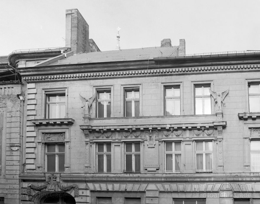 Berlin. Kleine Hamburgerstraße. Scheunenviertel
1. 6. 1991. Berlin. Kleine Hamburger Straße. Scheunenviertel
Schlüsselwörter: Berlin;Deutschland;Germany;Mitte;Scheunenviertel;1991;Spandauer Vorstadt