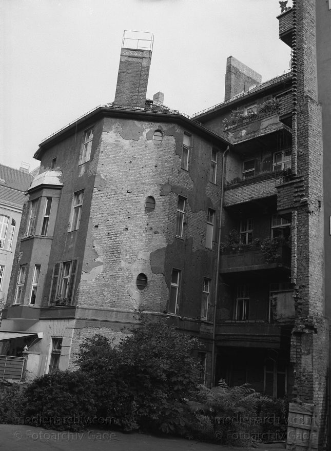 Berlin. Kleine Hamburgerstraße. Spandauer Vorstadt
August 1992. Berlin. Kleine Hamburger Straße. Scheunenviertel. Spandauer Vorstadt
Schlüsselwörter: Berlin;Deutschland;Germany;Große Hamburger Straße;Mitte;Scheunenviertel;1992;Spandauer Vorstadt