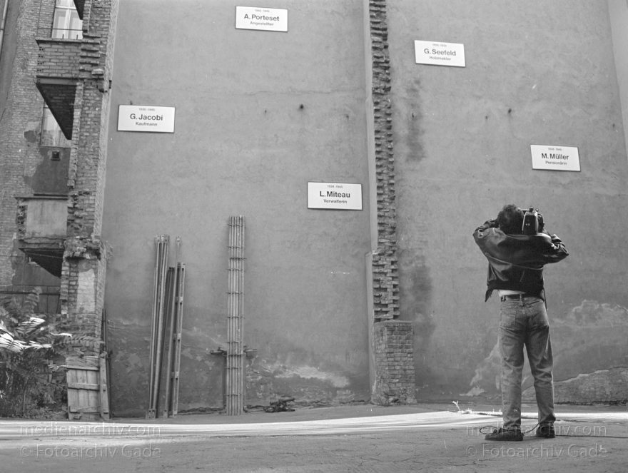 Berlin. Kleine Hamburgerstraße. Spandauer Vorstadt
September 1992. Berlin. Kleine Hamburger Straße. Scheunenviertel. Spandauer Vorstadt
Schlüsselwörter: Berlin;Deutschland;Germany;Mitte;Scheunenviertel;1992;Spandauer Vorstadt