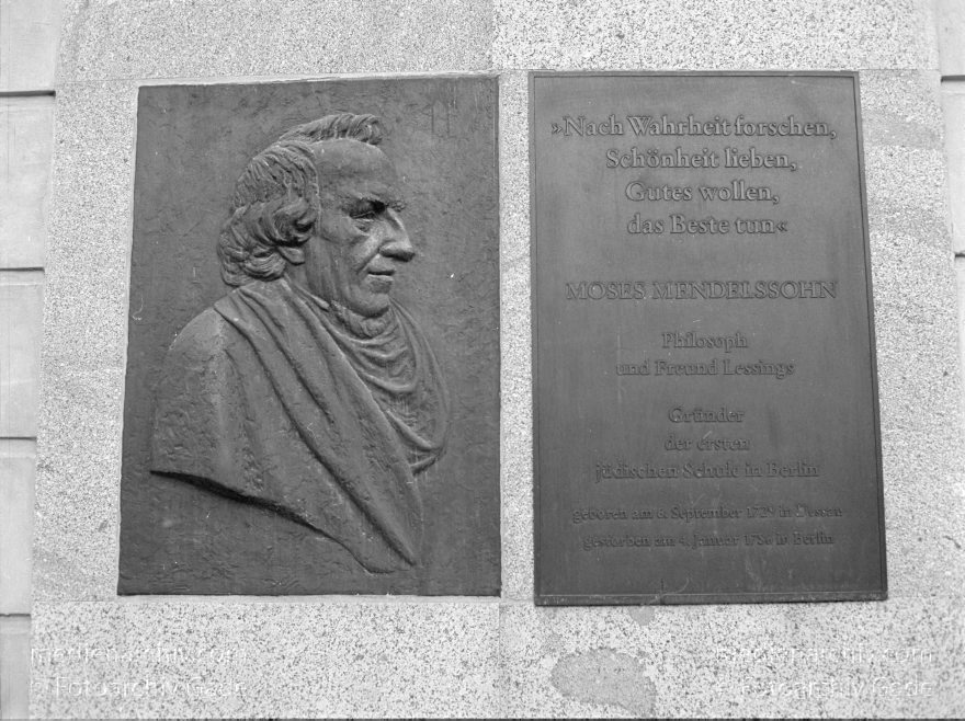 Berlin. Kleine Hamburgerstraße. Spandauer Vorstadt
September 1992. Berlin. Kleine Hamburger Straße. Scheunenviertel. Spandauer Vorstadt
Schlüsselwörter: Berlin;Deutschland;Germany;Mitte;Scheunenviertel;1992;Spandauer Vorstadt