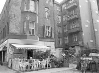 Dateiname=Berlin-Mitte-Spandauer-Vorstadt-Kleine-Hamburger-19910601-104.jpg
Dateigröße=240KB
Abmessungen: 880x653
hinzugefügt am: 04. Januar 2016 Berlin-Mitte-Spandauer-Vorstadt-Kleine-Hamburger-19910601-104.jpg