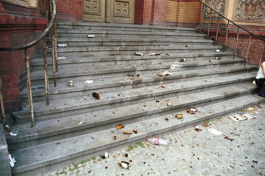 Berlin. Treppe des Postfuhramts in der Oranienburgerstraße.
Juli 2001. Berlin. Mitte. Scheunenviertel. Treppe des Postfuhramts in der Oranienburger Straße.
Schlüsselwörter: Berlin;Deutschland;Germany;Mitte;Oranienburger Straße;Postfuhramt;Scheunenviertel;Spandauer Vorstadt;2001;Treppe