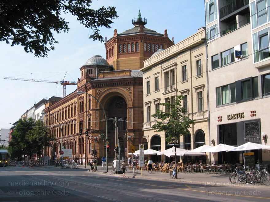 Berlin. Oranienburgerstraße Postfuhramt
18. August 2002. Berlin. Mitte. Scheunenviertel. Oranienburger Straße Postfuhramt
Schlüsselwörter: Berlin;Deutschland;Germany;Mitte;Oranienburger Straße;Postfuhramt;Scheunenviertel;2002;Spandauer Vorstadt