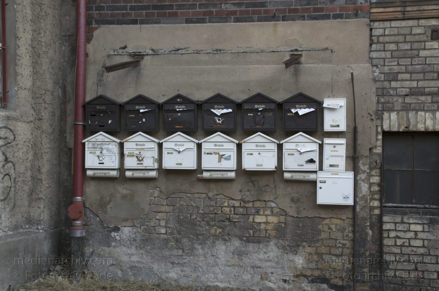 Berlin. Postfuhramt. Briefkasten
6. 3. 2012. Berlin. Mitte. Postfuhramt. Briefkasten
Schlüsselwörter: Berlin;Briefkasten;Deutschland;Germany;Mitte;Oranienburger Straße;Postfuhramt;Scheunenviertel;2012;Spandauer Vorstadt