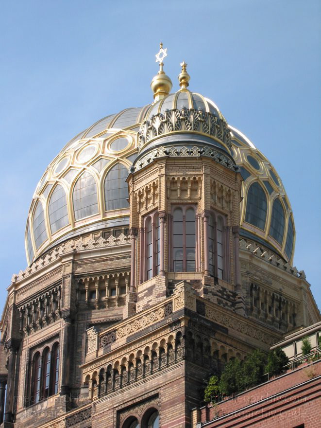 Berlin. Oranienburgerstraße Synagoge
18. August 2002. Berlin. Mitte. Scheunenviertel. Oranienburger Straße Synagoge
Schlüsselwörter: Berlin;Deutschland;Germany;Mitte;Oranienburger Straße;Scheunenviertel;Spandauer Vorstadt;2002;Synagoge