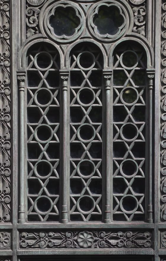 Berlin. Oranienburger Straße. Synagoge
2015. Berlin. Mitte. Spandauer Vorstadt. Oft falsch als Scheunenviertel bezeichnet. Oranienburger Straße. Synagoge
Schlüsselwörter: 2015;Berlin;Juden;Mitte;Oranienburger Straße;Religion;Spandauer Vorstadt;Synagoge