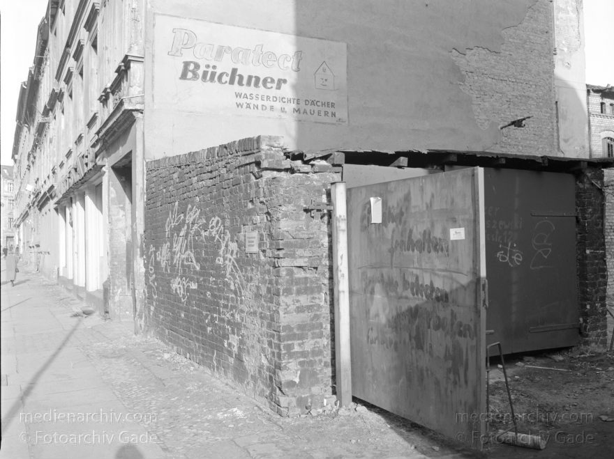 Berlin. Oranienburgerstraße. Spandauer Vorstadt.
1. 6. 1991. Berlin. Mitte. Oranienburger Straße. Scheunenviertel. Spandauer Vorstadt.
Schlüsselwörter: Berlin;Deutschland;Germany;Mitte;Oranienburger Straße;Scheunenviertel;1991;Spandauer Vorstadt