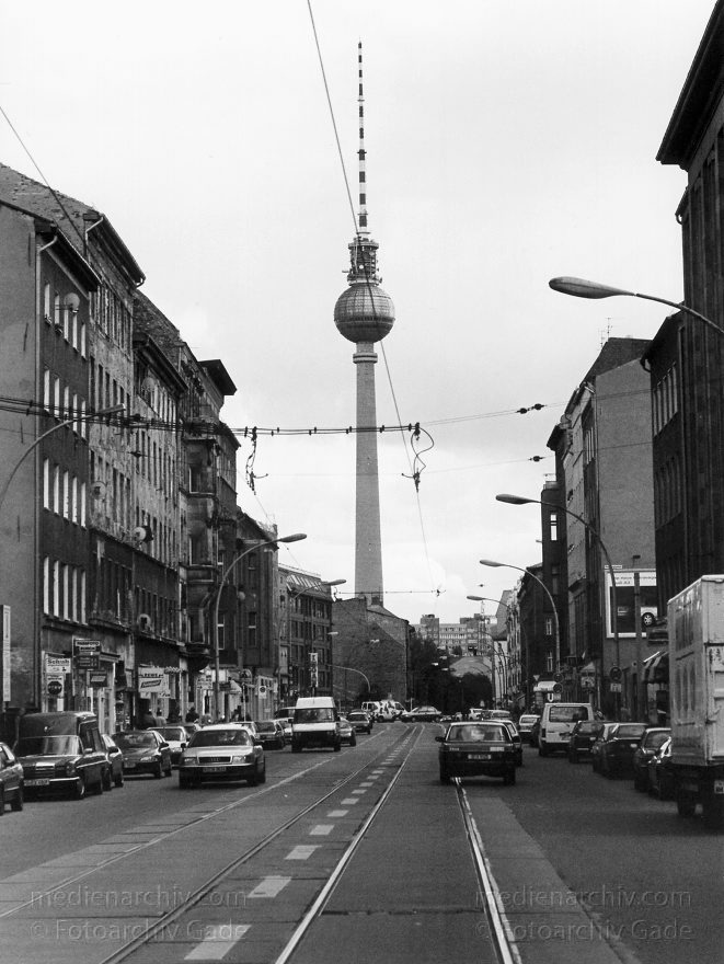 Mitte. Brunnenstraße. Fernsehturm.
September 1996. Mitte. Brunnenstraße. Fernsehturm.
Schlüsselwörter: Berlin;Brunnenstraße;Deutschland;Fernsehturm;Germany;Mitte;Oranienburger Straße;1996;Spandauer Vorstadt