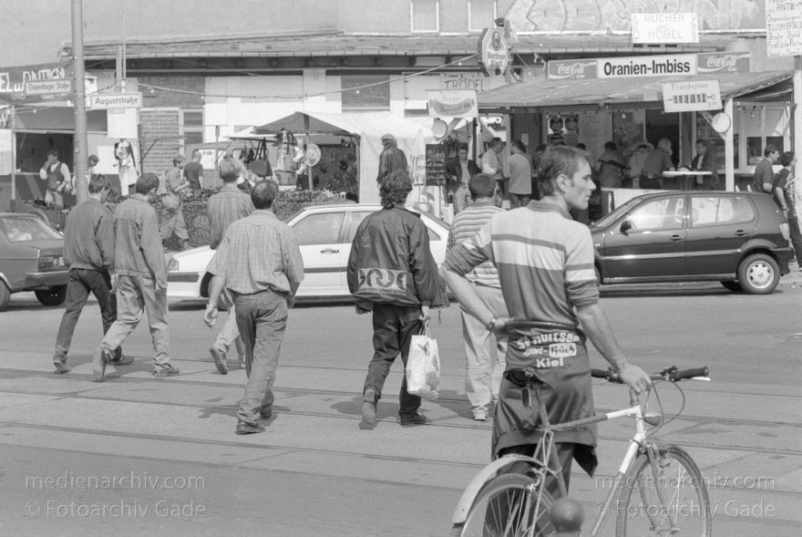 Berlin. Oranienburgerstraße
19. 08. 1998. Berlin. Mitte. Scheunenviertel. Oranienburger Straße
Schlüsselwörter: Berlin;Deutschland;Germany;Mitte;Oranienburger Straße;Scheuenviertel;1998;Spandauer Vorstadt