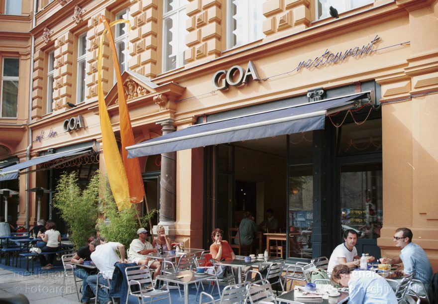 Berlin. Oranienburgerstraße.straßencafé
Juli 2001. Berlin. Mitte. Scheunenviertel. Oranienburger Straße. Straßencafé
Schlüsselwörter: Berlin;Café;Deutschland;Gastronomie;Germany;Mitte;Oranienburger Straße;Scheunenviertel;2001;Spandauer Vorstadt