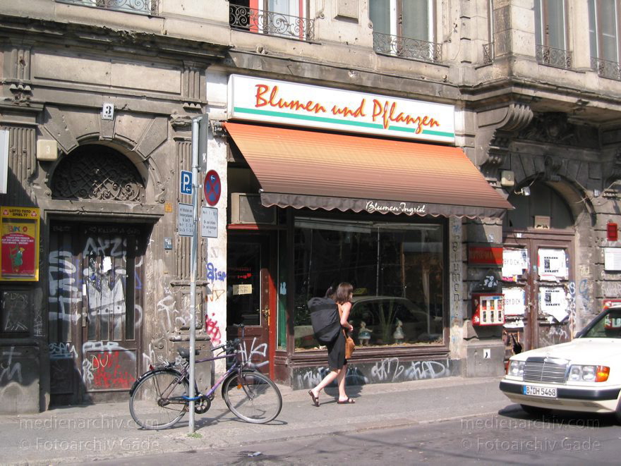 Berlin. Oranienburgerstraße
18. August 2002. Berlin. Mitte. Scheunenviertel. Oranienburger Straße
Schlüsselwörter: Berlin;Deutschland;Germany;Mitte;Oranienburger Straße;2002;Spandauer Vorstadt