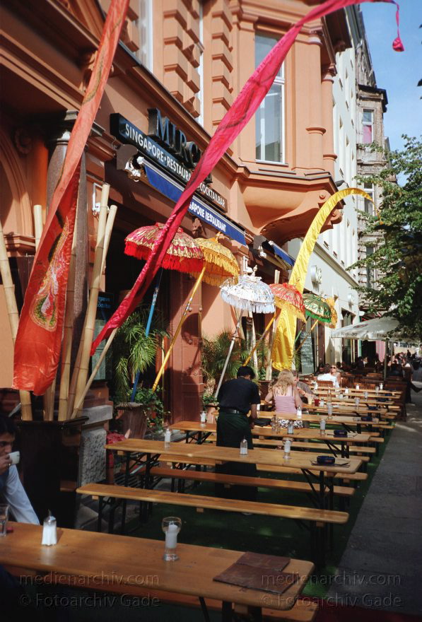 Berlin. Oranienburgerstraße. Café
Juni 2003. Berlin. Mitte. Oranienburger Straße. Café
Schlüsselwörter: Berlin;Deutschland;Germany;Mitte;Oranienburger Straße;2003;Spandauer Vorstadt