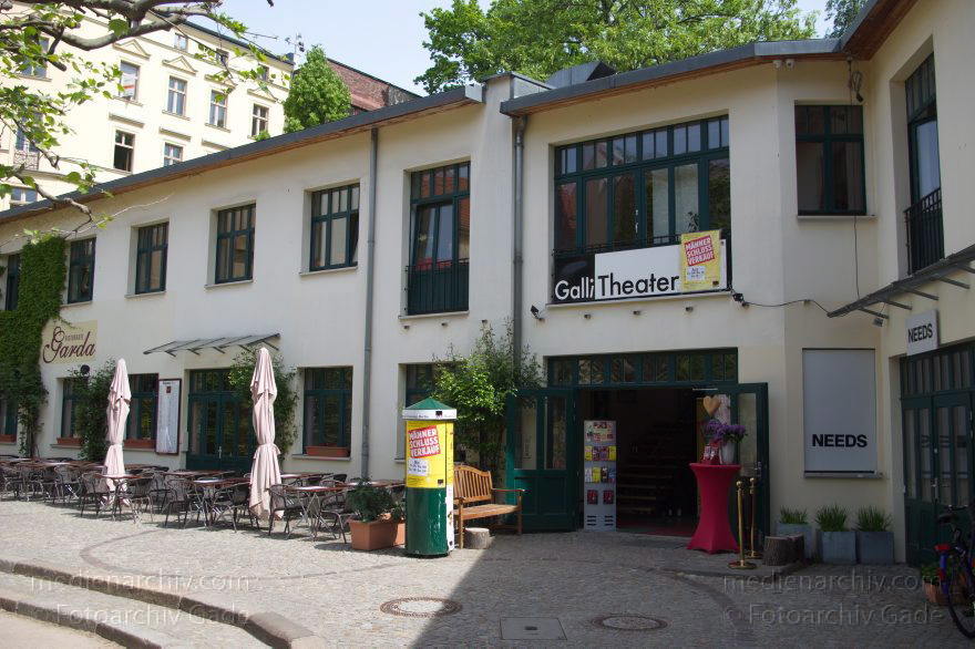 Berlin. Oranienburger Straße. Heckmann Höfe
11. 5. 2015. Berlin. Mitte. Spandauer Vorstadt. Oft falsch als Scheunenviertel bezeichnet. Oranienburger Straße. Heckmann Höfe. Galli Theater
Schlüsselwörter: 2015;Berlin;Heckmann Höfe;Mitte;Oranienburger Straße;Spandauer Vorstadt
