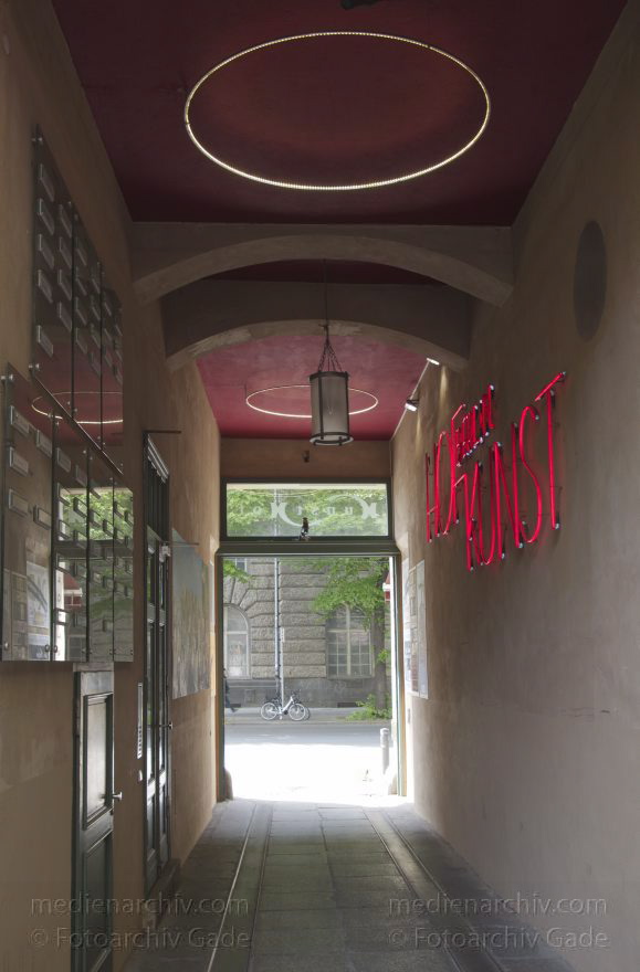Berlin.  Oranienburger Straße 27. Kunsthof
11. 5. 2015. Berlin. Mitte. Spandauer Vorstadt. Oft falsch als Scheunenviertel bezeichnet. Oranienburger Straße 27. Kunsthof
Schlüsselwörter: 2015;Berlin;Kunsthof;Mitte;Oranienburger Straße;Spandauer Vorstadt
