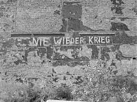 Dateiname=Berlin-Mitte-Oranienburger-19910601-044.jpg
Dateigröße=336KB
Abmessungen: 880x656
hinzugefügt am: 04. Januar 2016 Berlin-Mitte-Oranienburger-19910601-044.jpg