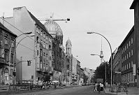 Dateiname=Berlin-Mitte-Oranienburger-19910601-050b.jpg
Dateigröße=210KB
Abmessungen: 880x600
hinzugefügt am: 04. Januar 2016 Berlin-Mitte-Oranienburger-19910601-050b.jpg