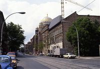Dateiname=Berlin-Mitte-Oranienburger-1992-50.jpg
Dateigröße=209KB
Abmessungen: 880x611
hinzugefügt am: 04. Januar 2016 Berlin-Mitte-Oranienburger-1992-50.jpg