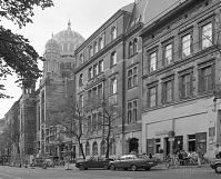 Dateiname=Berlin-Mitte-Oranienburger-19920816-013.jpg
Dateigröße=293KB
Abmessungen: 880x709
hinzugefügt am: 04. Januar 2016 Berlin-Mitte-Oranienburger-19920816-013.jpg